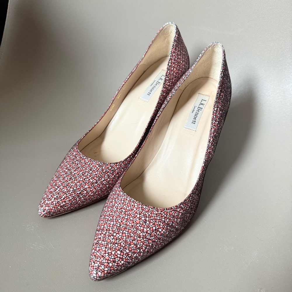 L.K. Bennett Red and Black Crackle Pattern Pointed Toe Court Heels Size 9.5